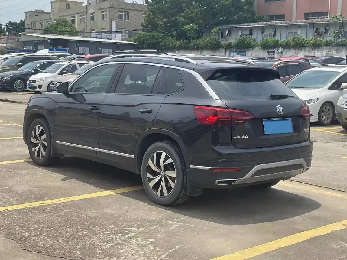 2019 Jeep Cherokee 2.0T 234HP L4 9AT,autocango,china used car exporter,china ev exporter,chinese used car exporter,chinese used ev exporter