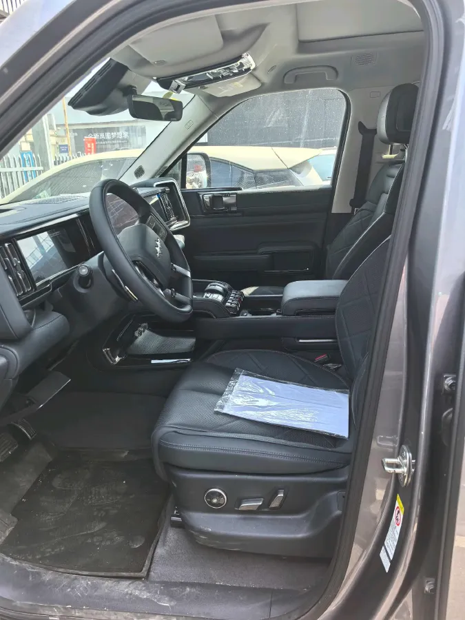 2025 FangChengBao Bao 5 1.5T 194HP L4 E-CVT PHEV 31.8KWH,autocango,china used car exporter,china ev exporter,chinese used car exporter,chinese used ev exporter