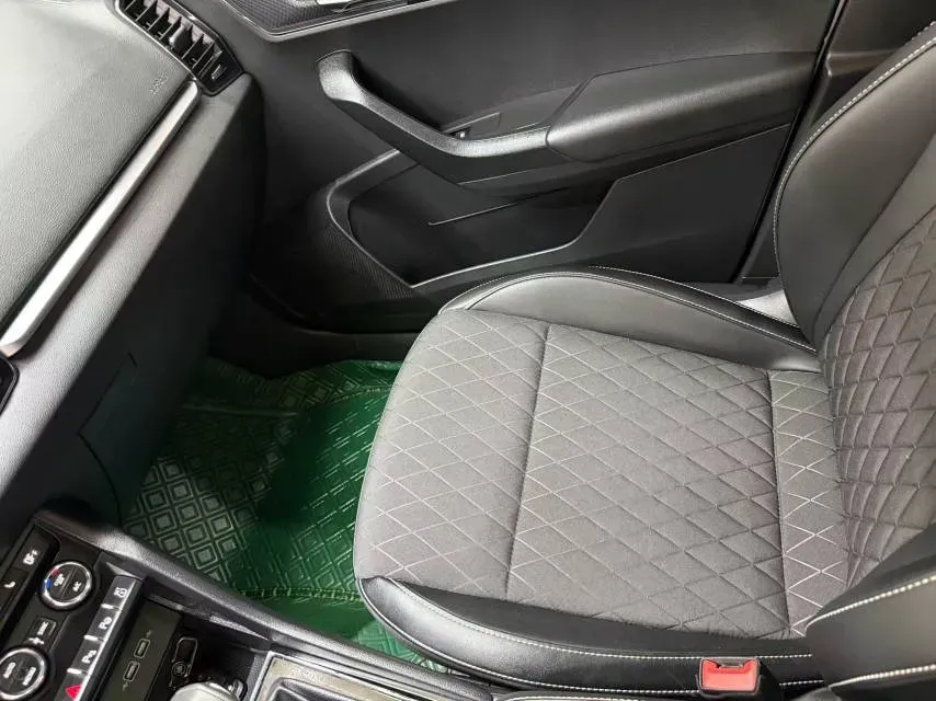 2021 Skoda Karoq 1.4T 150HP L4 7DCT,autocango,china used car exporter,china ev exporter,chinese used car exporter,chinese used ev exporter