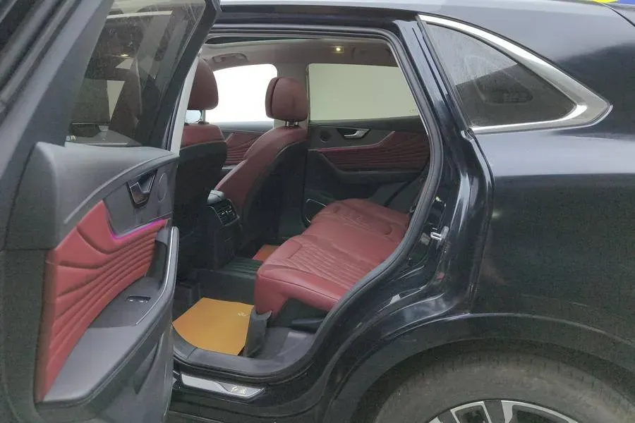 2025 HongQi HS5 2.0T 252HP L4 8AT,autocango,china used car exporter,china ev exporter,chinese used car exporter,chinese used ev exporter