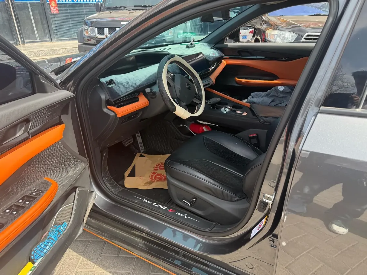 2023 ChangAn UNI-V 1.5T 188HP L4 7DCT,autocango,china used car exporter,china ev exporter,chinese used car exporter,chinese used ev exporter