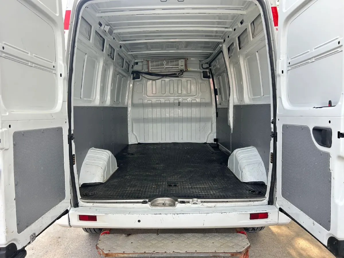 2021 MAXUS XinTu V80 2.0T 139HP L4 6MT,autocango,china used car exporter,china ev exporter,chinese used car exporter,chinese used ev exporter