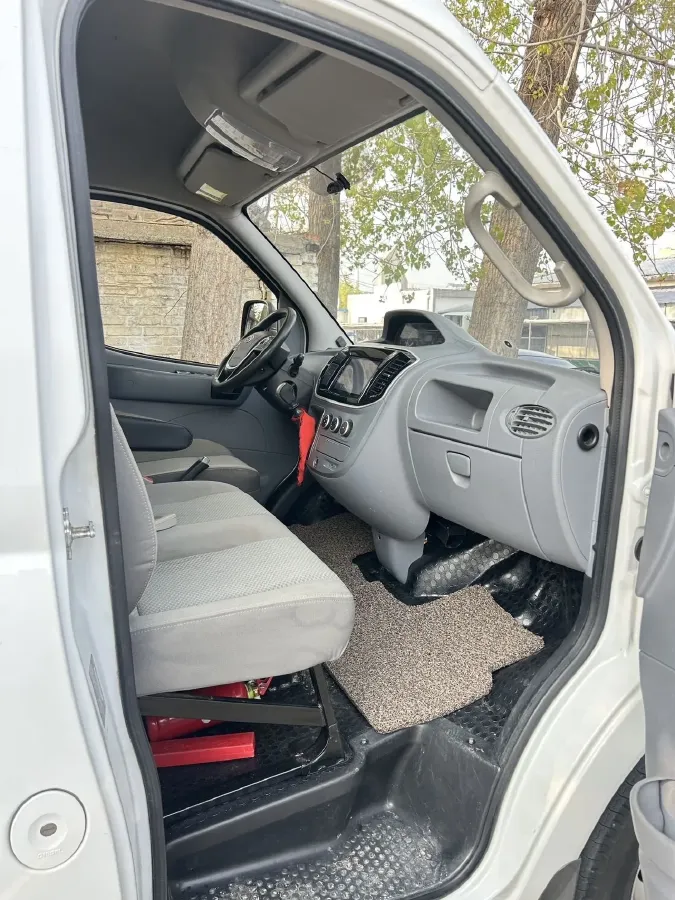 2021 MAXUS XinTu V80 2.0T 139HP L4 6MT,autocango,china used car exporter,china ev exporter,chinese used car exporter,chinese used ev exporter