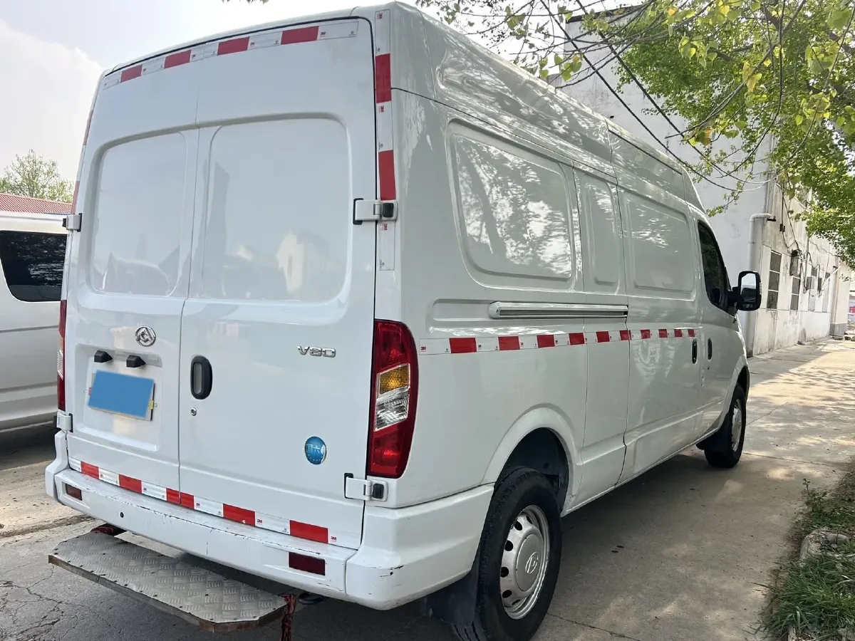 2021 MAXUS XinTu V80 2.0T 139HP L4 6MT,autocango,china used car exporter,china ev exporter,chinese used car exporter,chinese used ev exporter