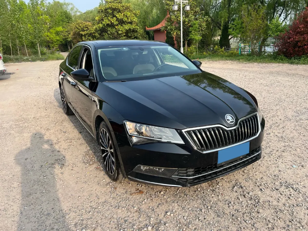 2018 Skoda Superb 1.8T 180HP L4 7DCT,autocango,china used car exporter,china ev exporter,chinese used car exporter,chinese used ev exporter