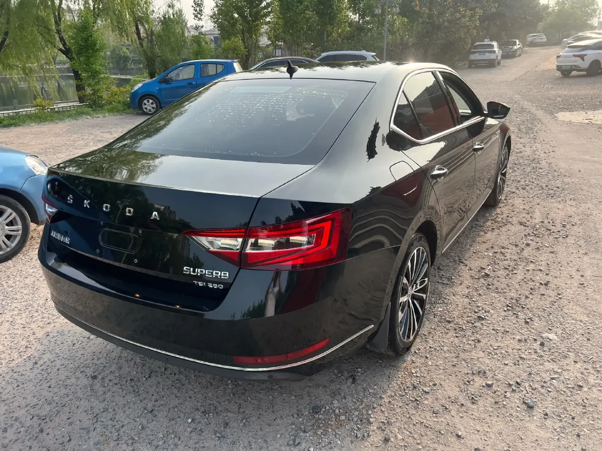 2018 Skoda Superb 1.8T 180HP L4 7DCT,autocango,china used car exporter,china ev exporter,chinese used car exporter,chinese used ev exporter