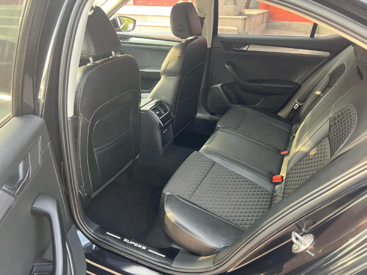 2018 Skoda Superb 1.8T 180HP L4 7DCT,autocango,china used car exporter,china ev exporter,chinese used car exporter,chinese used ev exporter