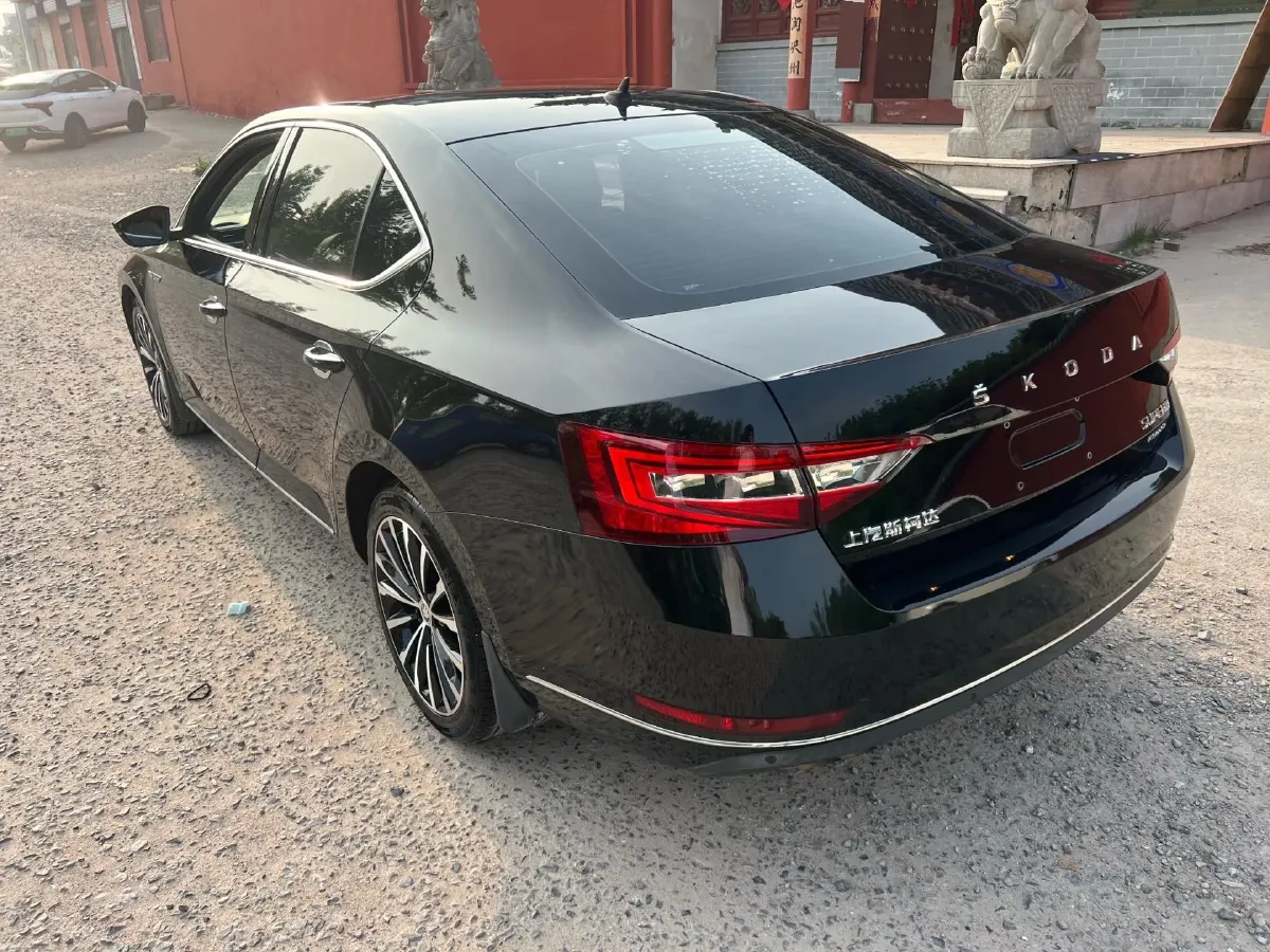 2018 Skoda Superb 1.8T 180HP L4 7DCT,autocango,china used car exporter,china ev exporter,chinese used car exporter,chinese used ev exporter