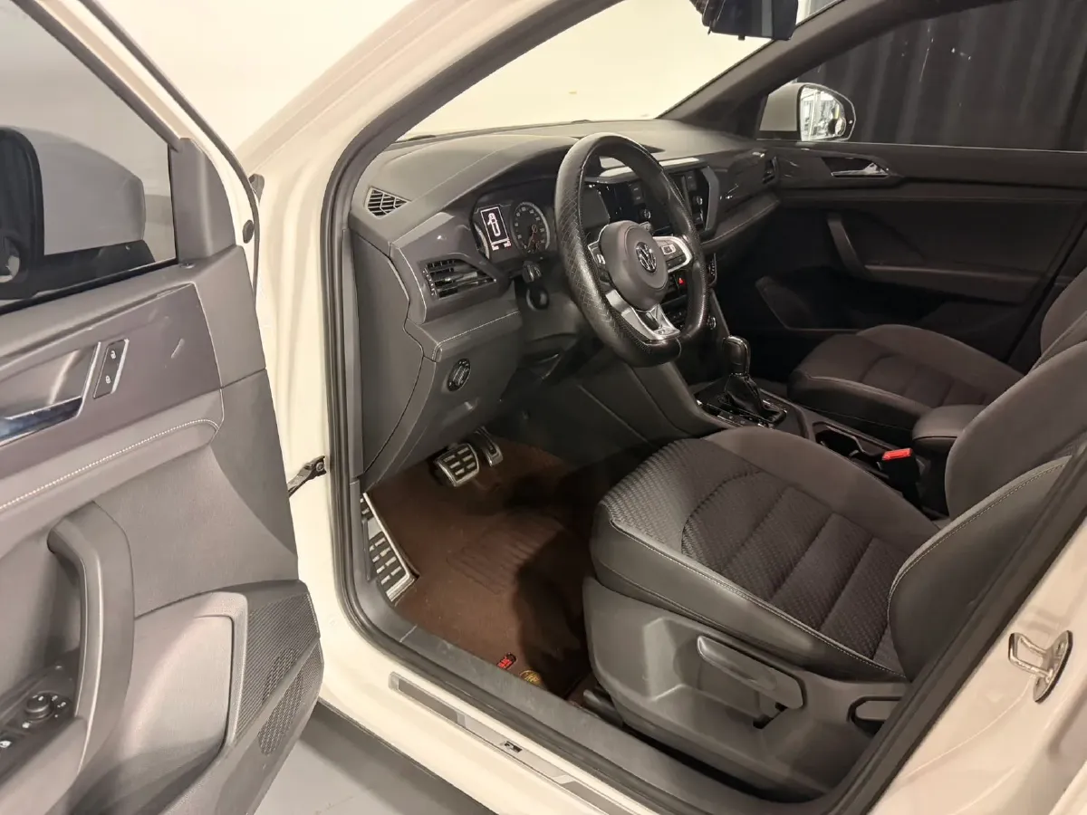 2019 MINI MINI 1.5T 102HP L3 7DCT,autocango,china used car exporter,china ev exporter,chinese used car exporter,chinese used ev exporter