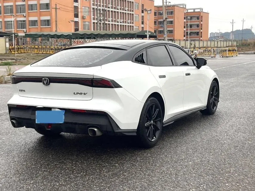 2022 ChangAn UNI-V 1.5T 188HP L4 7DCT,autocango,china used car exporter,china ev exporter,chinese used car exporter,chinese used ev exporter
