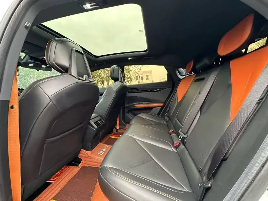 2022 ChangAn UNI-V 1.5T 188HP L4 7DCT,autocango,china used car exporter,china ev exporter,chinese used car exporter,chinese used ev exporter