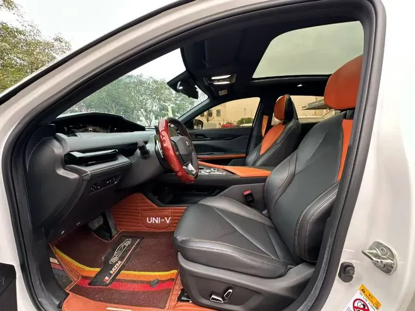 2022 ChangAn UNI-V 1.5T 188HP L4 7DCT,autocango,china used car exporter,china ev exporter,chinese used car exporter,chinese used ev exporter