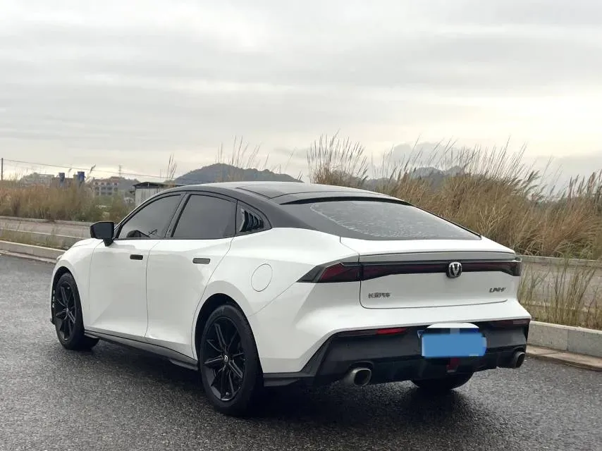 2022 ChangAn UNI-V 1.5T 188HP L4 7DCT,autocango,china used car exporter,china ev exporter,chinese used car exporter,chinese used ev exporter