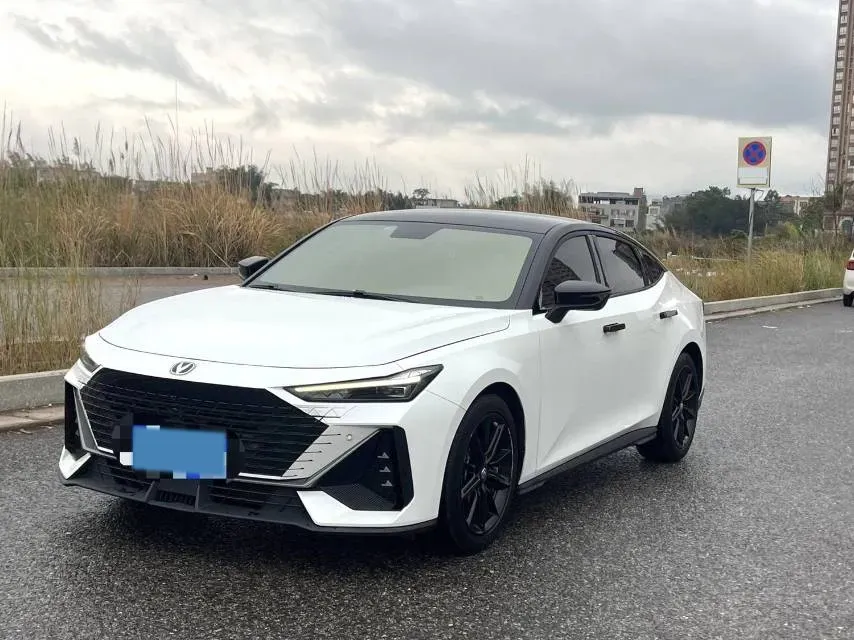 2022 ChangAn UNI-V 1.5T 188HP L4 7DCT,autocango,china used car exporter,china ev exporter,chinese used car exporter,chinese used ev exporter