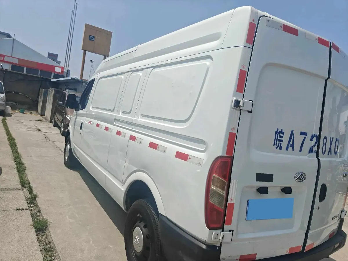 2020 MAXUS XinTu V80 2.5T 136HP L4 6MT,autocango,china used car exporter,china ev exporter,chinese used car exporter,chinese used ev exporter