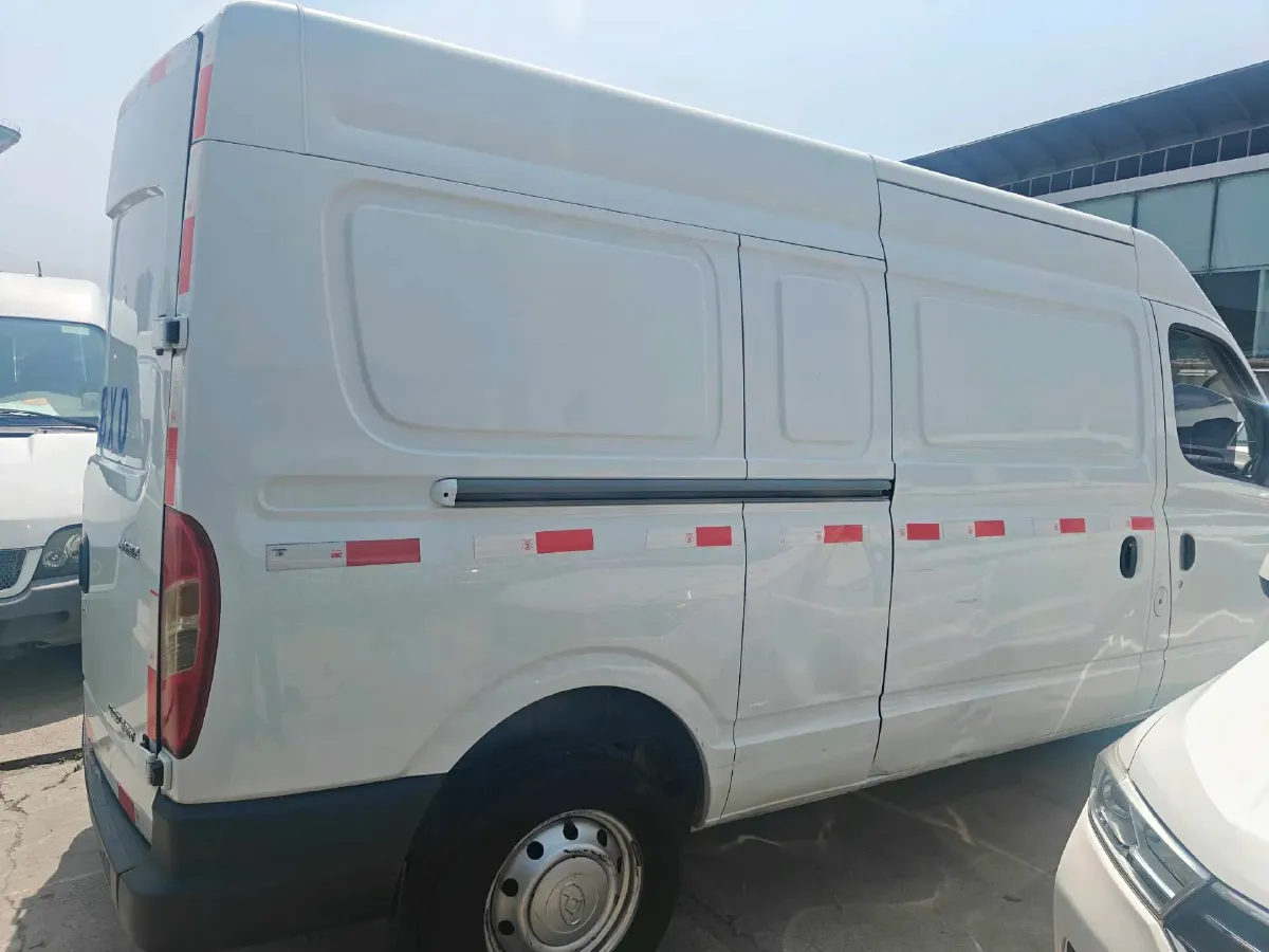 2020 MAXUS XinTu V80 2.5T 136HP L4 6MT,autocango,china used car exporter,china ev exporter,chinese used car exporter,chinese used ev exporter