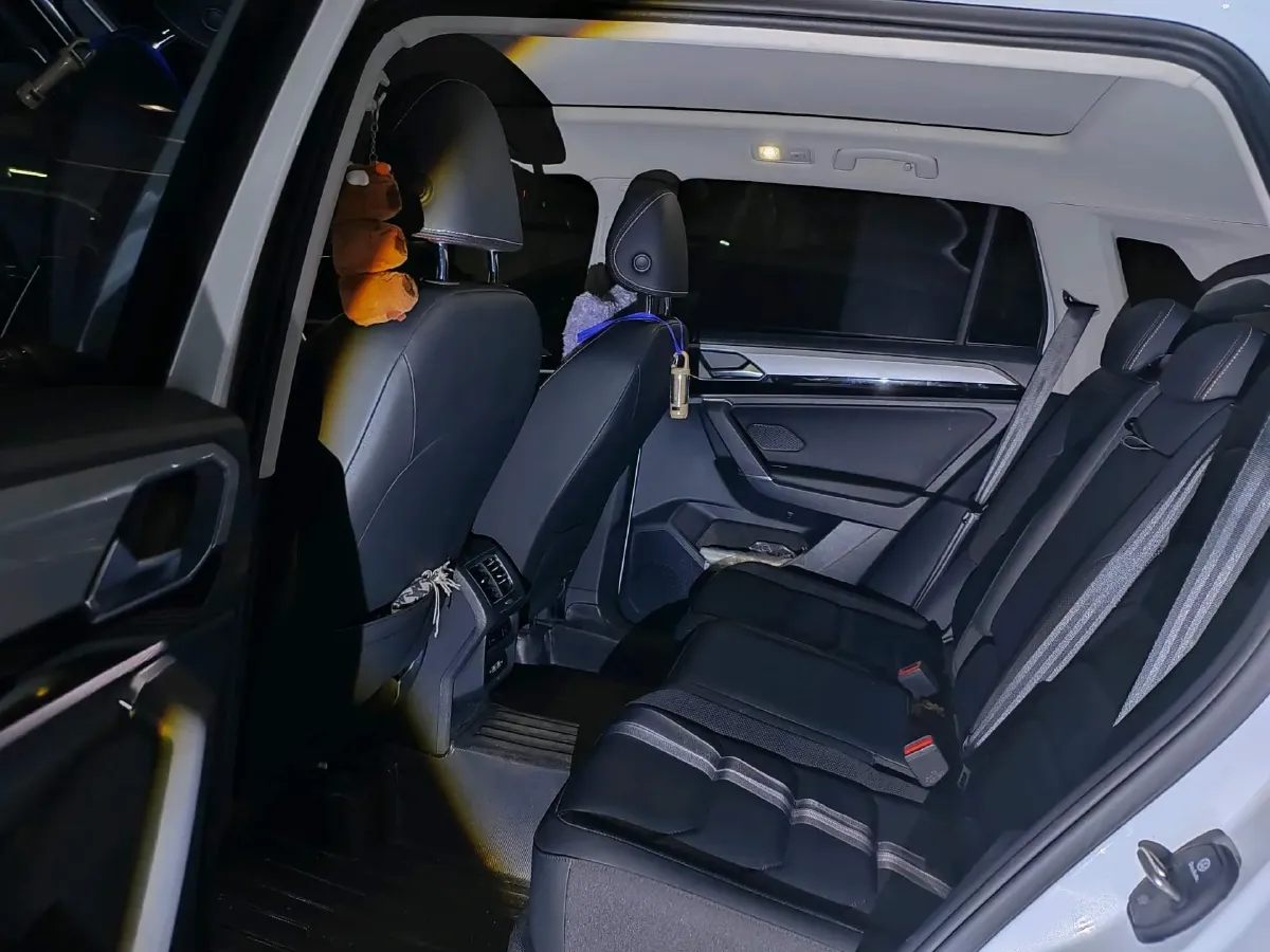 2019 Jeep Cherokee 2.0T 234HP L4 9AT,autocango,china used car exporter,china ev exporter,chinese used car exporter,chinese used ev exporter