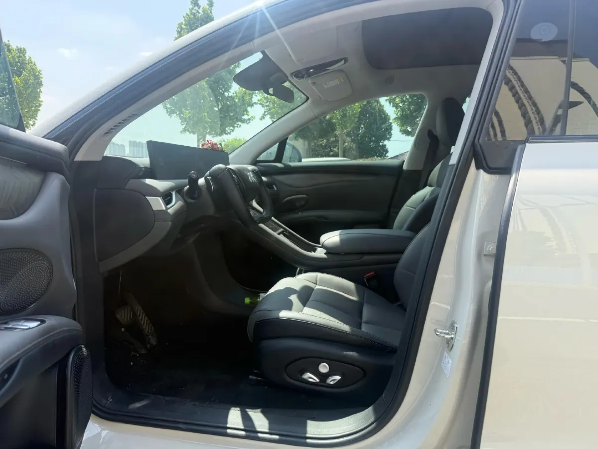 2025 IM LS6 BEV 83KWH,autocango,china used car exporter,china ev exporter,chinese used car exporter,chinese used ev exporter