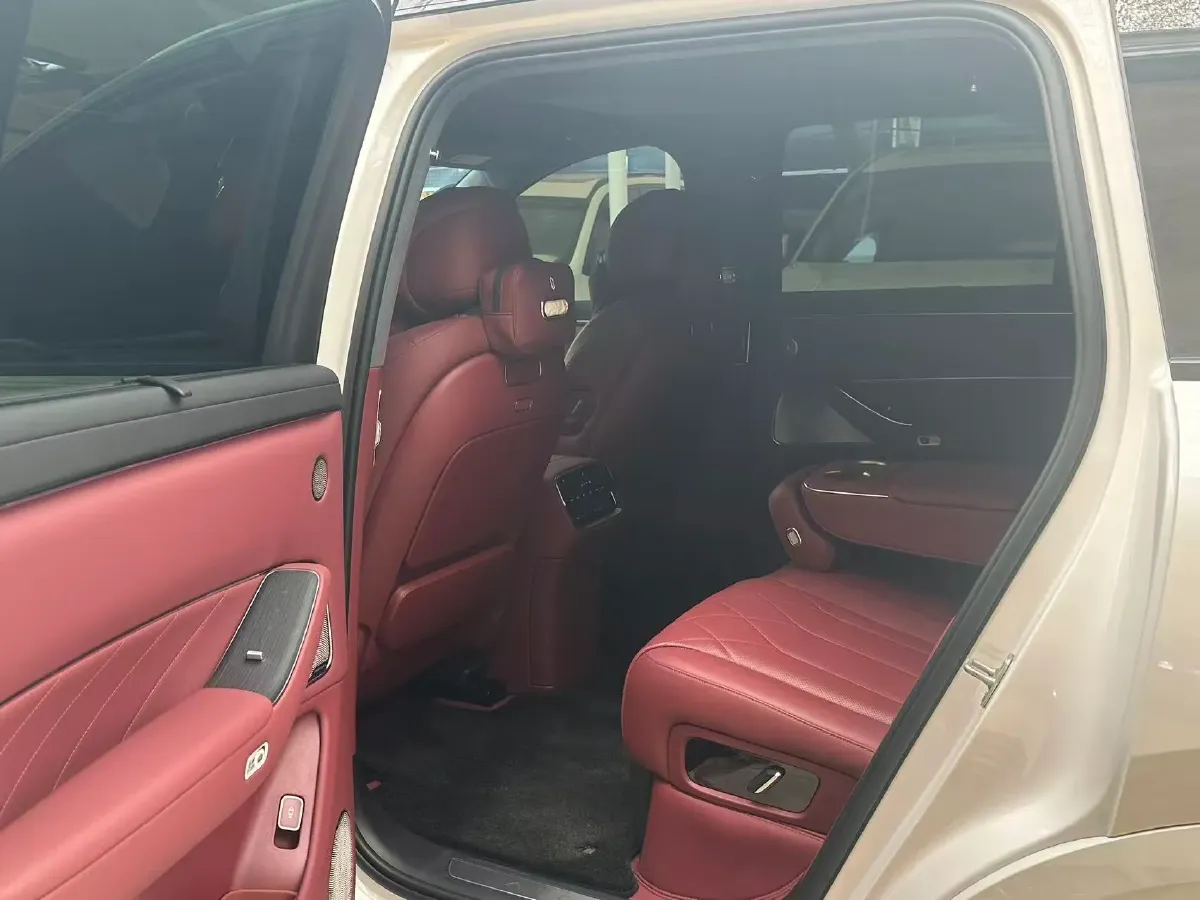 2025 AITO AITO M8 REEV 160HP REEV 53.4KWH,autocango,china used car exporter,china ev exporter,chinese used car exporter,chinese used ev exporter