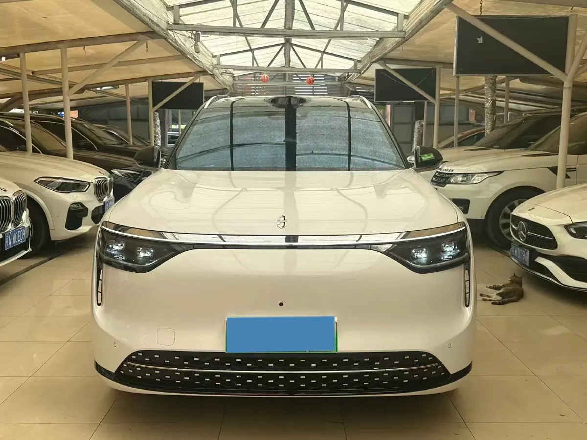 2025 AITO AITO M8 REEV 160HP REEV 53.4KWH,autocango,china used car exporter,china ev exporter,chinese used car exporter,chinese used ev exporter