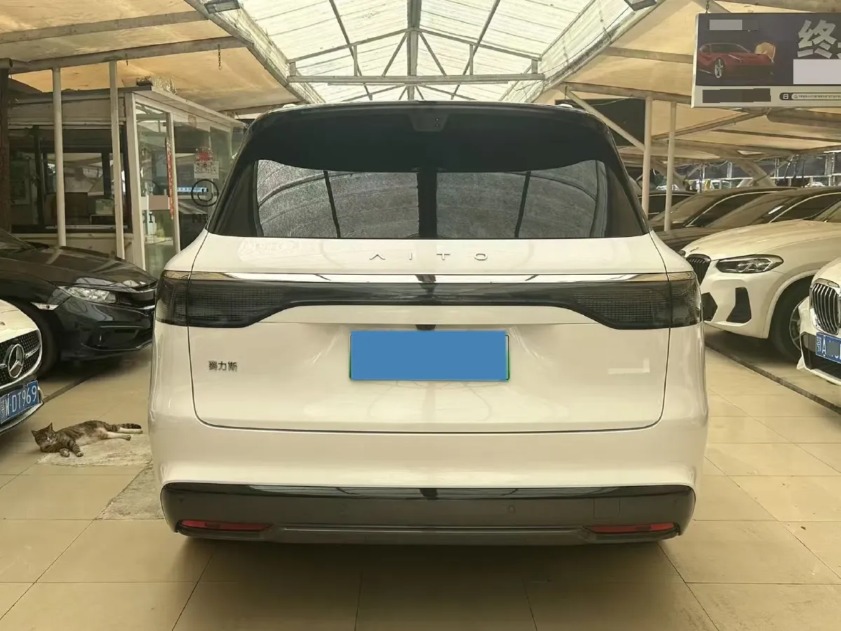 2025 AITO AITO M8 REEV 160HP REEV 53.4KWH,autocango,china used car exporter,china ev exporter,chinese used car exporter,chinese used ev exporter