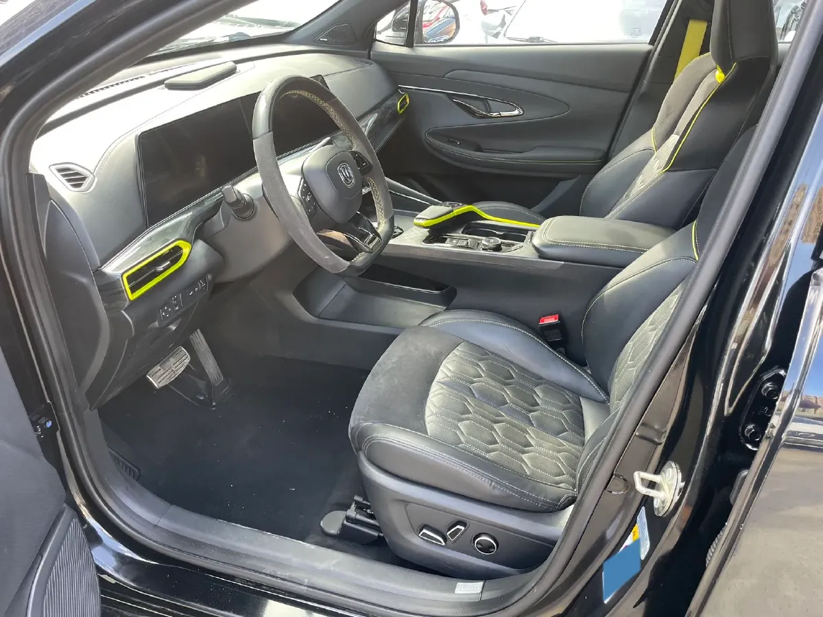 2022 ChangAn UNI-T 1.5T 188HP L4 7DCT,autocango,china used car exporter,china ev exporter,chinese used car exporter,chinese used ev exporter