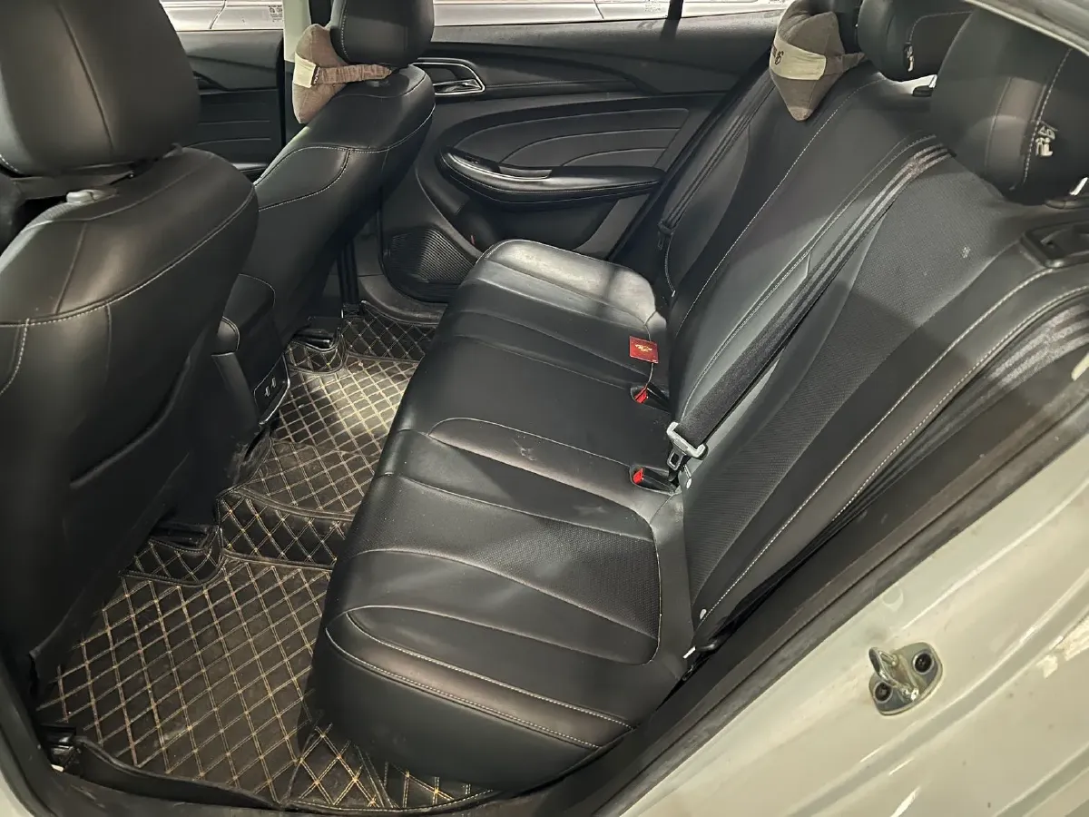 2019 Roewe i5 1.5T 169HP L4 7DCT,autocango,china used car exporter,china ev exporter,chinese used car exporter,chinese used ev exporter