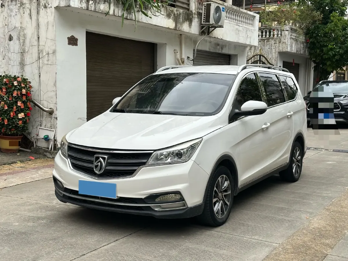 2017 BaoJun 730 1.5T 150HP L4 6MT,autocango,china used car exporter,china ev exporter,chinese used car exporter,chinese used ev exporter