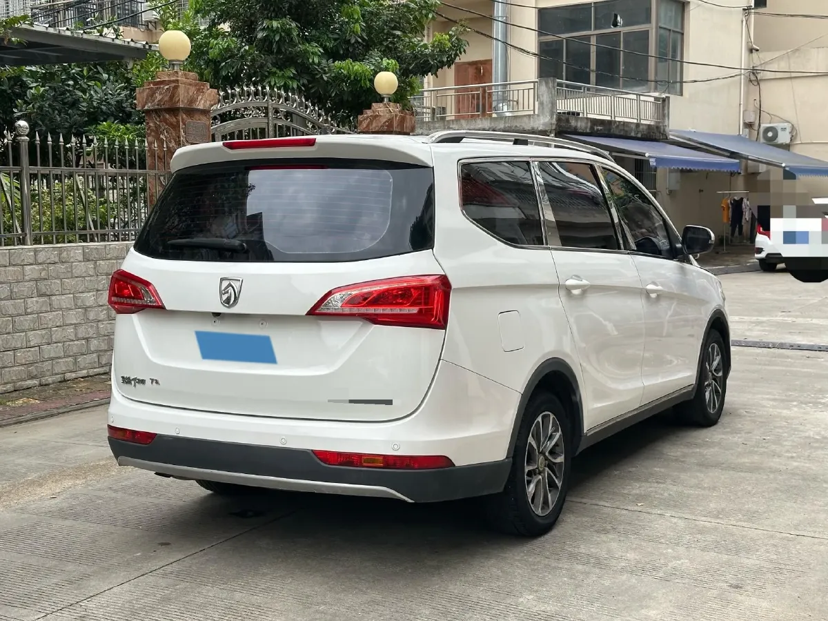 2017 BaoJun 730 1.5T 150HP L4 6MT,autocango,china used car exporter,china ev exporter,chinese used car exporter,chinese used ev exporter