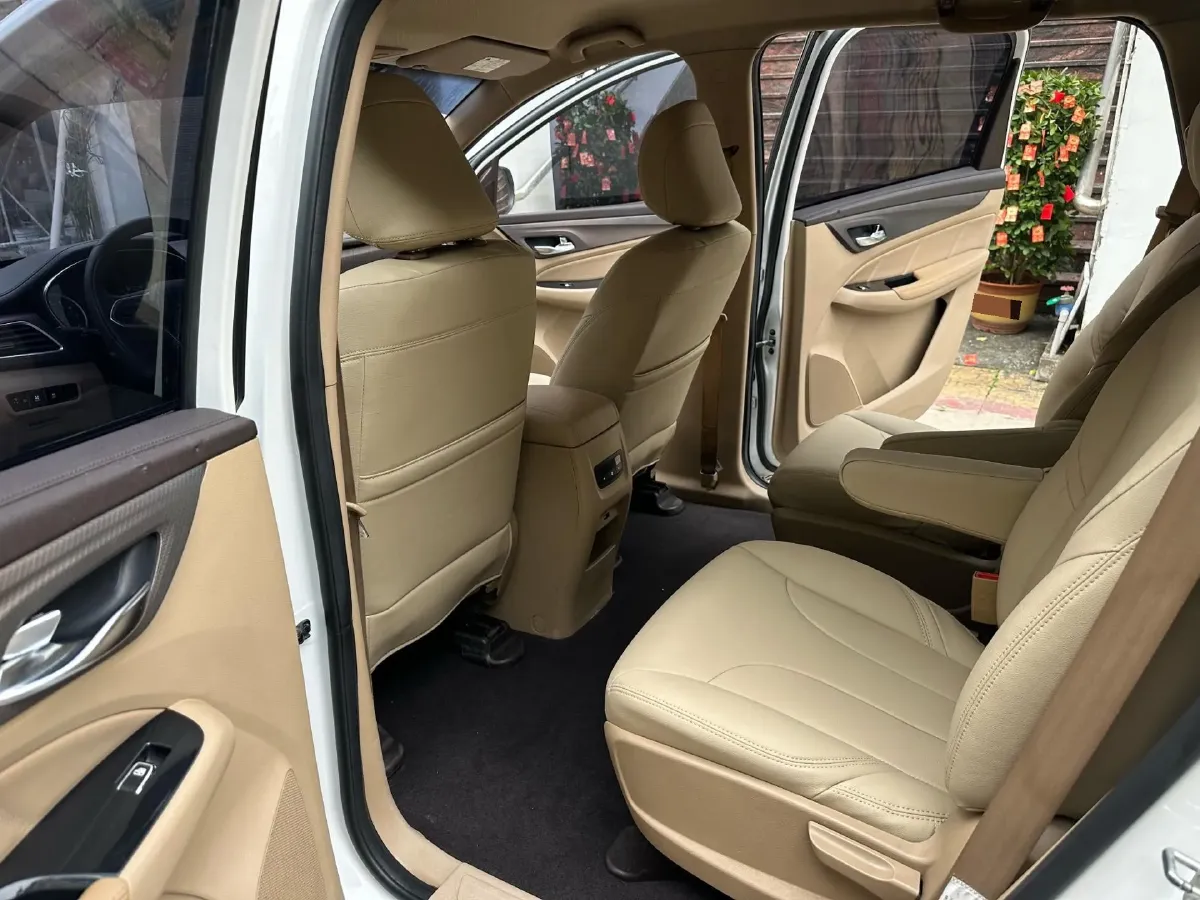 2017 BaoJun 730 1.5T 150HP L4 6MT,autocango,china used car exporter,china ev exporter,chinese used car exporter,chinese used ev exporter