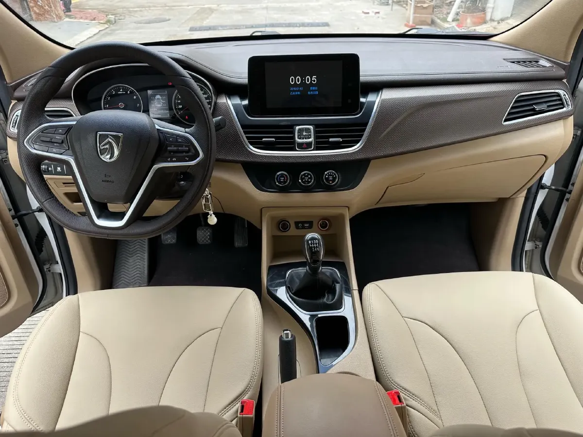 2017 BaoJun 730 1.5T 150HP L4 6MT,autocango,china used car exporter,china ev exporter,chinese used car exporter,chinese used ev exporter