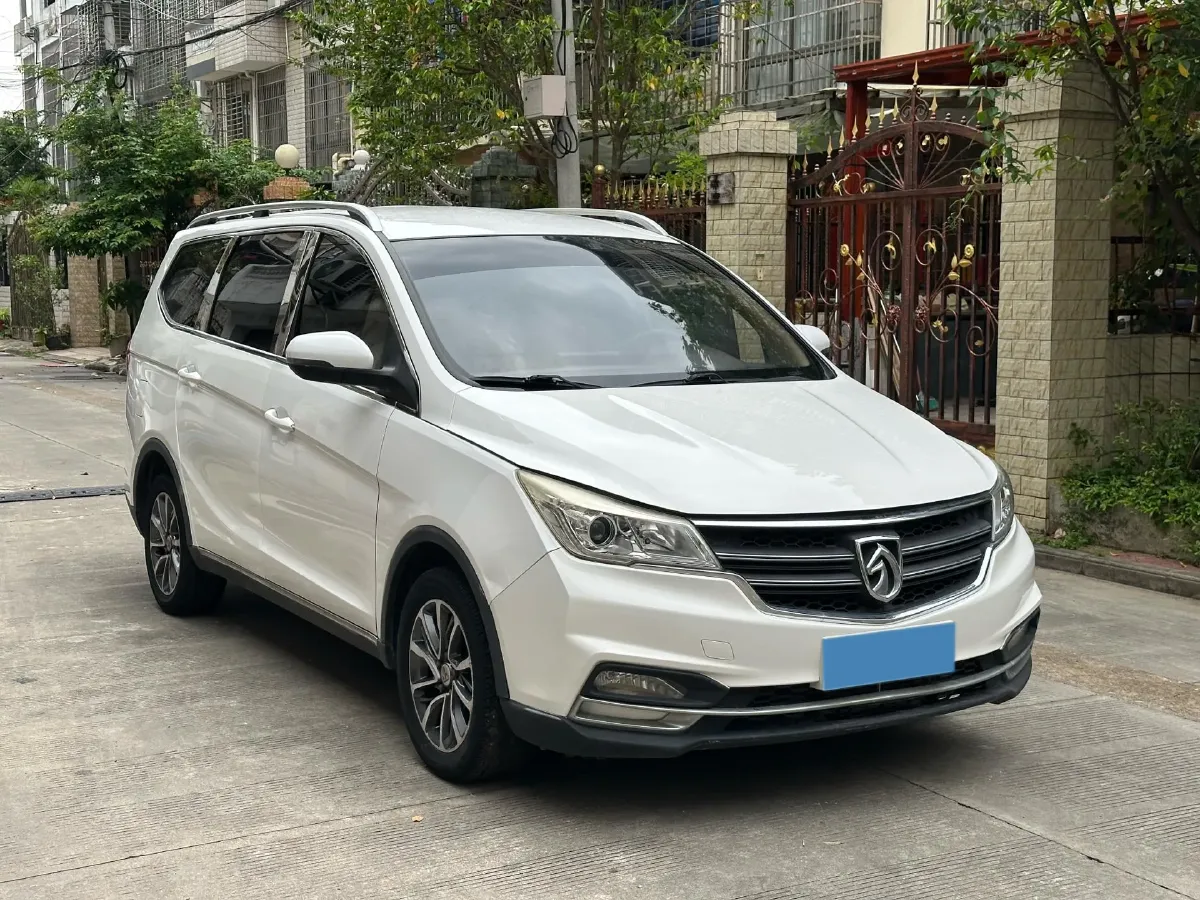 2017 BaoJun 730 1.5T 150HP L4 6MT,autocango,china used car exporter,china ev exporter,chinese used car exporter,chinese used ev exporter