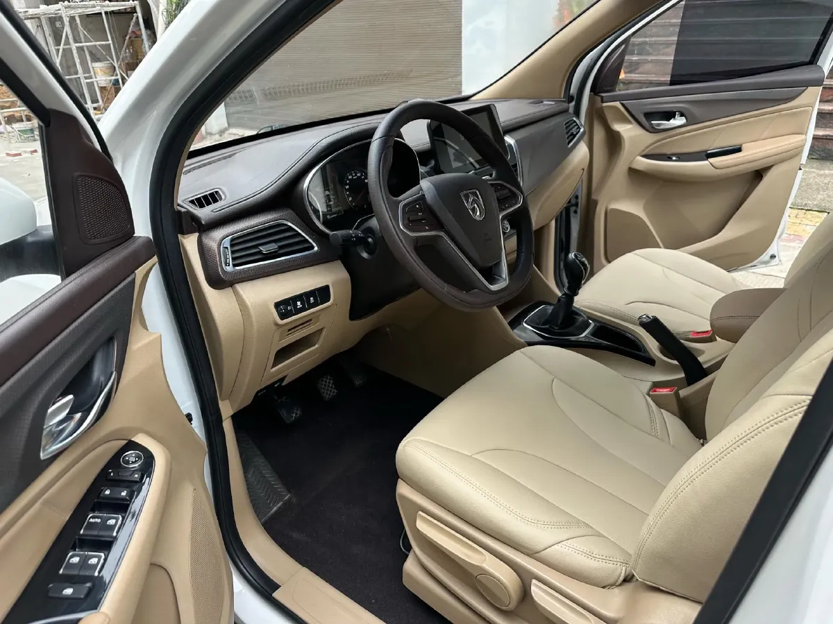 2017 BaoJun 730 1.5T 150HP L4 6MT,autocango,china used car exporter,china ev exporter,chinese used car exporter,chinese used ev exporter