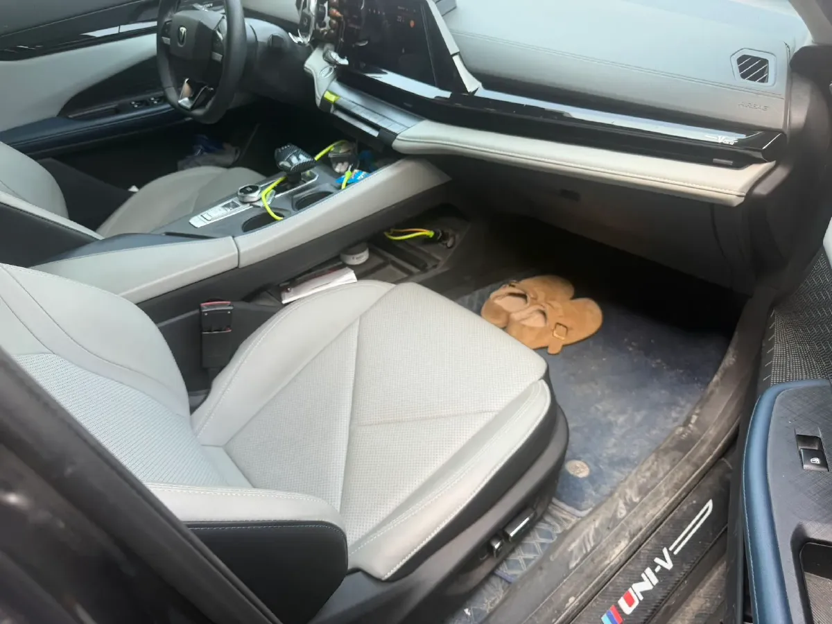 2023 ChangAn UNI-V iDD 1.5T 170HP L4 6TCT PHEV 18.4KWH,autocango,china used car exporter,china ev exporter,chinese used car exporter,chinese used ev exporter