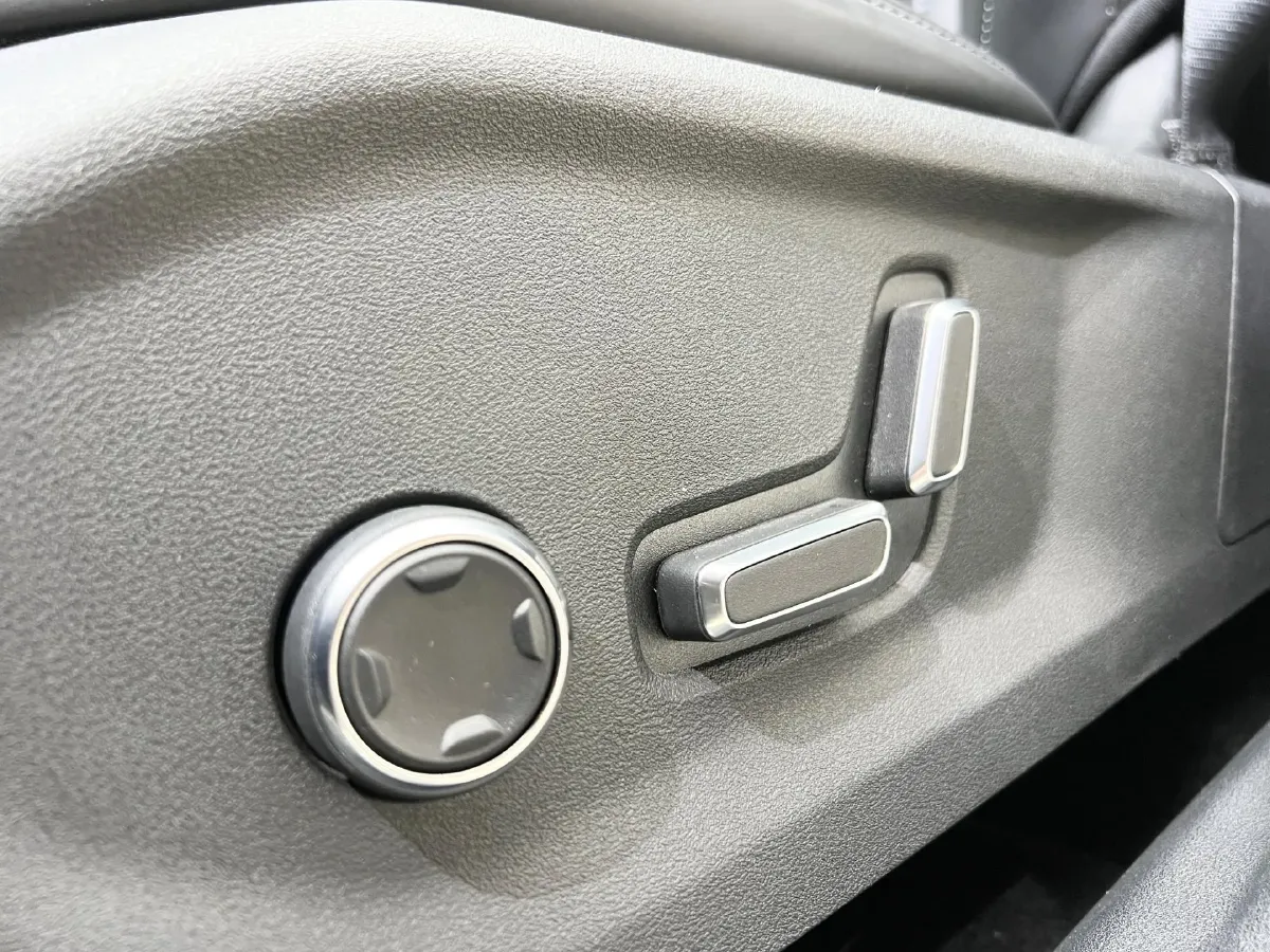 2024 Geely Monjaro 2.0T 238HP L4 8AT,autocango,china used car exporter,china ev exporter,chinese used car exporter,chinese used ev exporter