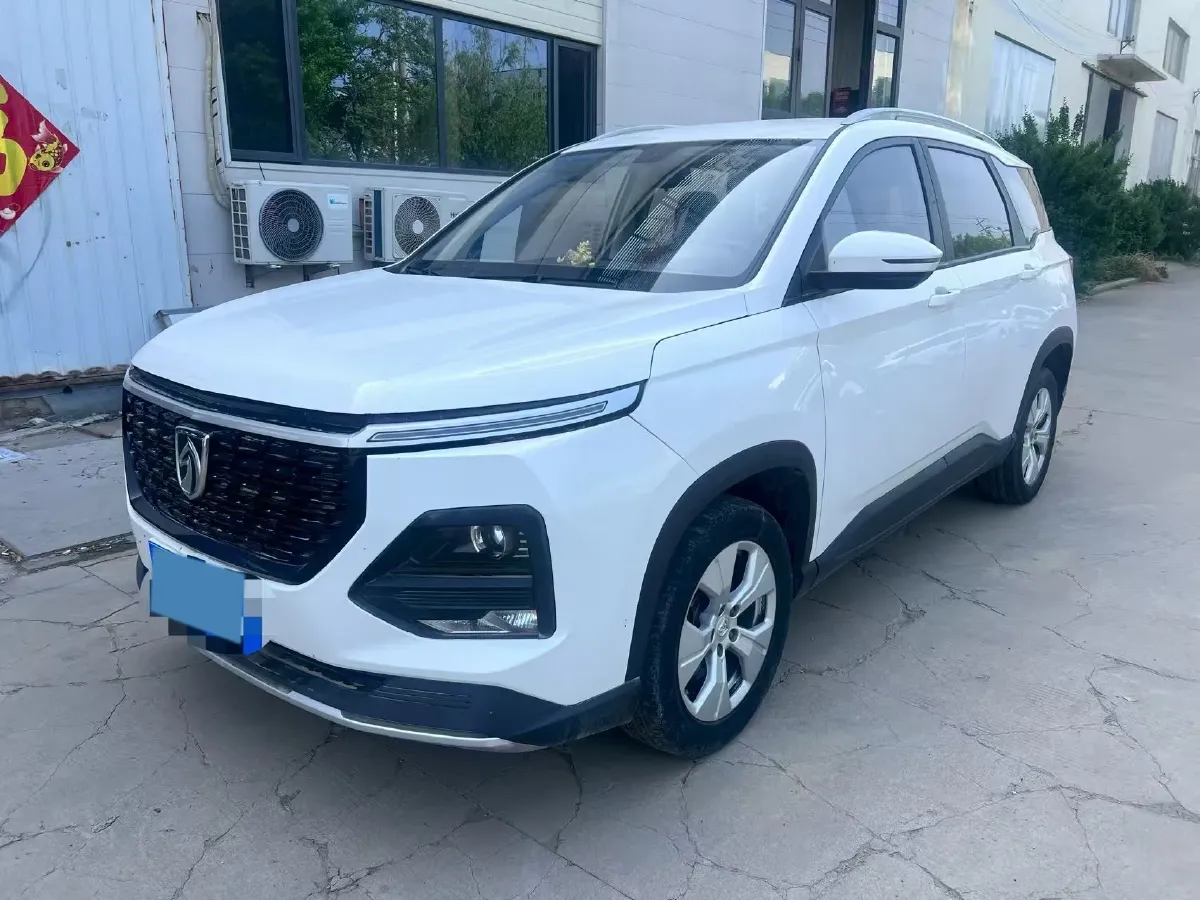 2020 BaoJun 530 1.5T 147HP L4 6MT,autocango,china used car exporter,china ev exporter,chinese used car exporter,chinese used ev exporter