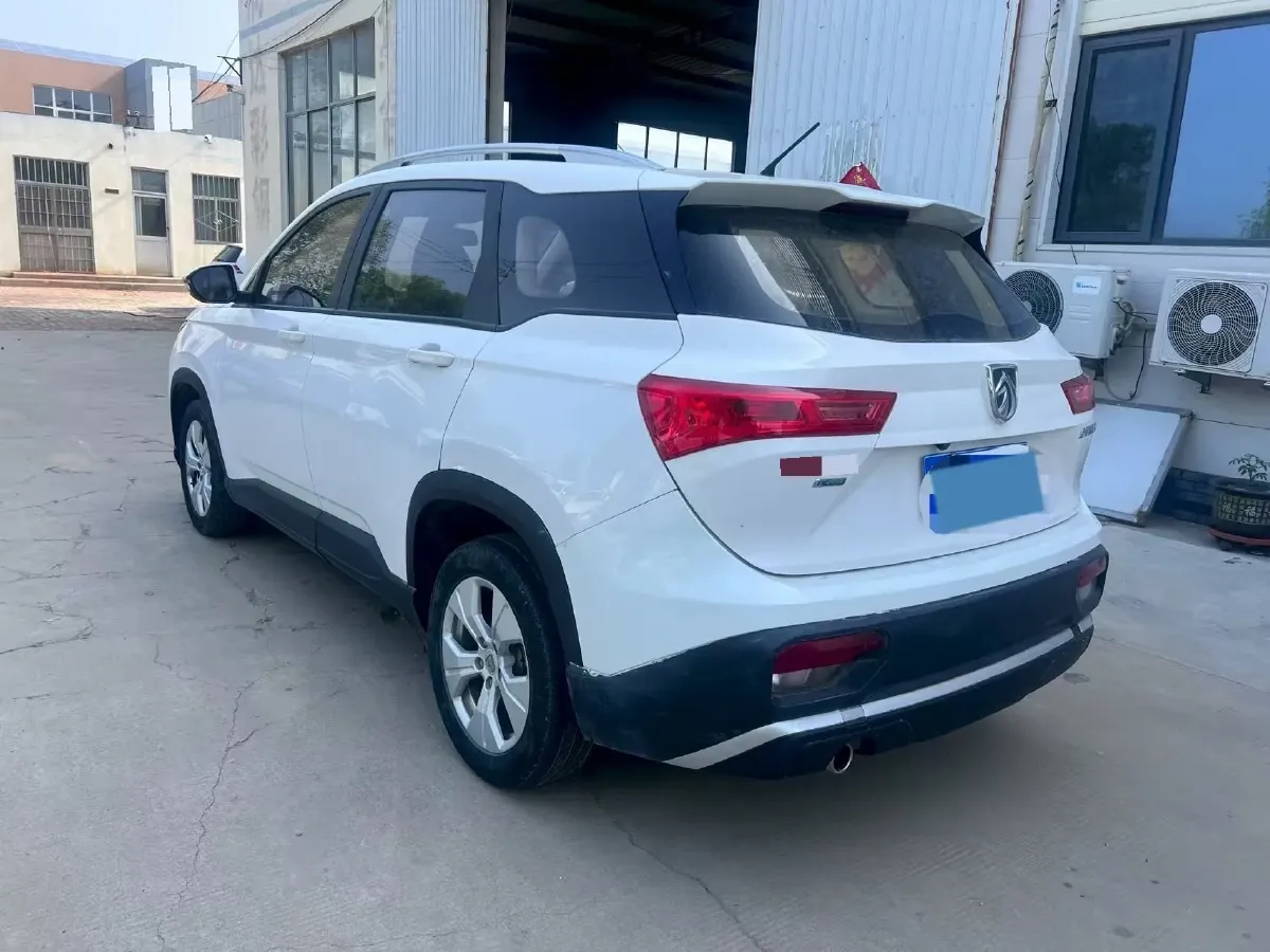 2020 BaoJun 530 1.5T 147HP L4 6MT,autocango,china used car exporter,china ev exporter,chinese used car exporter,chinese used ev exporter