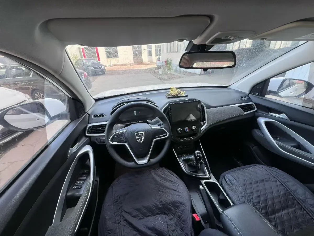 2020 BaoJun 530 1.5T 147HP L4 6MT,autocango,china used car exporter,china ev exporter,chinese used car exporter,chinese used ev exporter