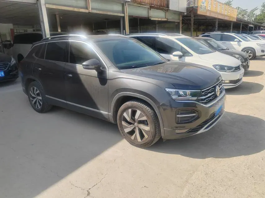 2019 Jeep Cherokee 2.0T 234HP L4 9AT,autocango,china used car exporter,china ev exporter,chinese used car exporter,chinese used ev exporter