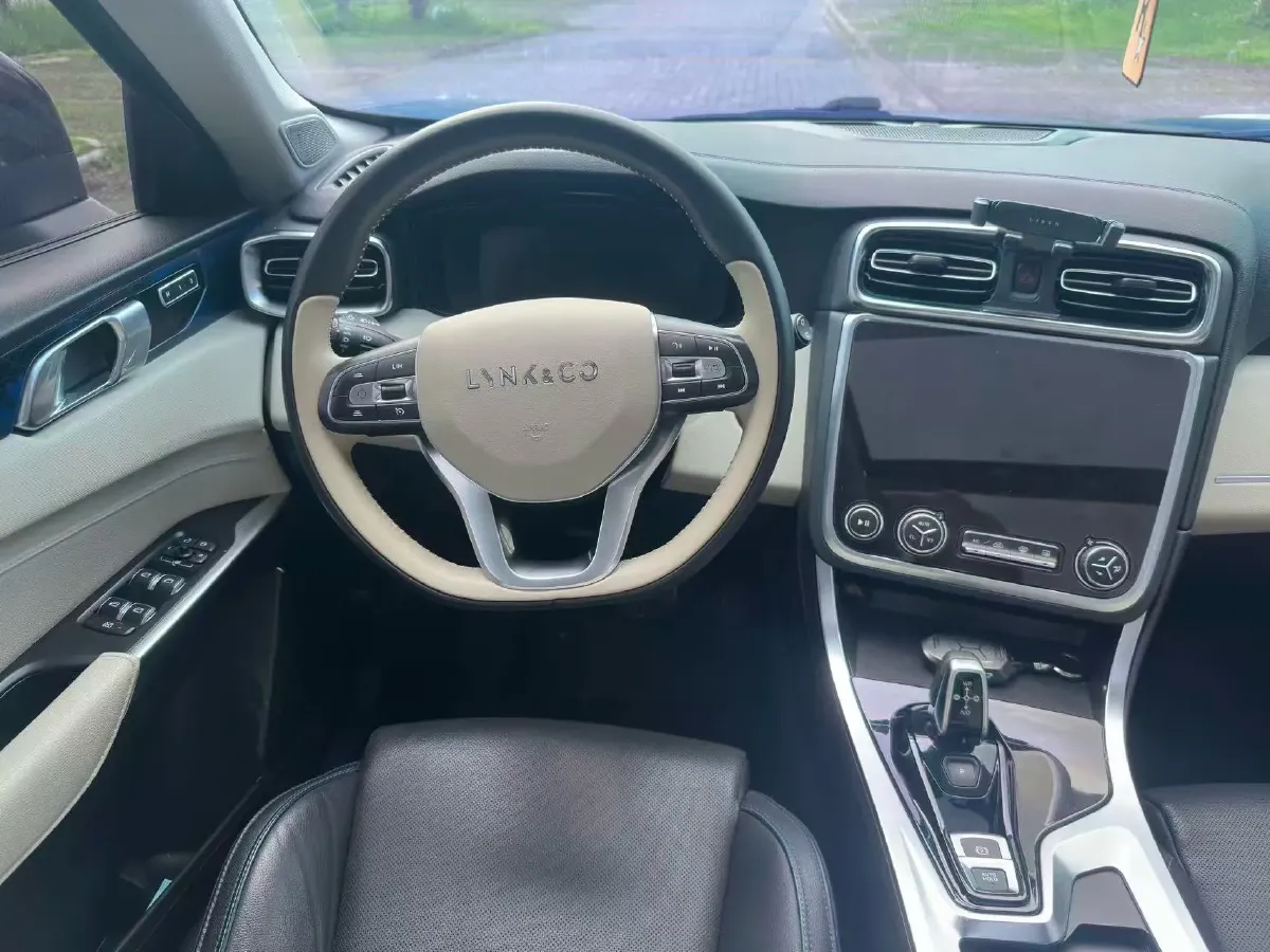 2019 LYNK&CO 01 2.0T 190HP L4 6AT,autocango,china used car exporter,china ev exporter,chinese used car exporter,chinese used ev exporter