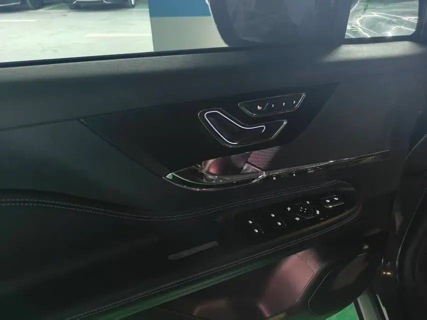 2024 Lincoln Corsair 2.0T 261HP L4 8AT,autocango,china used car exporter,china ev exporter,chinese used car exporter,chinese used ev exporter