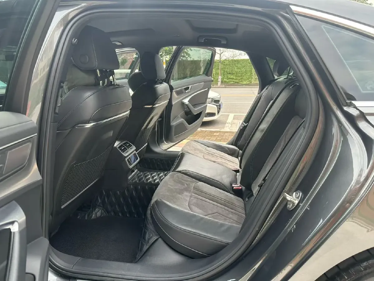 2022 Audi A6L 2.0T 224HP L4 7DCT,autocango,china used car exporter,china ev exporter,chinese used car exporter,chinese used ev exporter