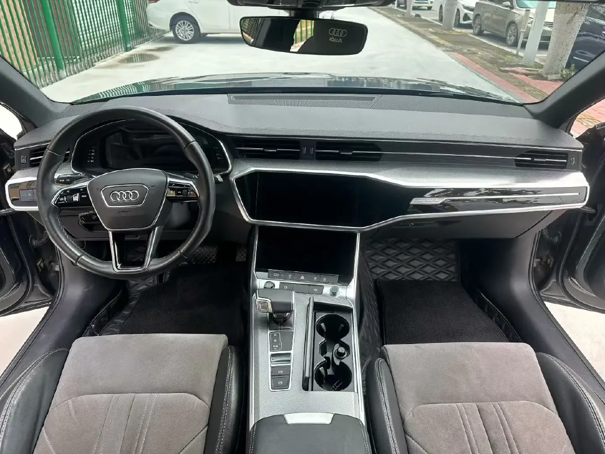 2022 Audi A6L 2.0T 224HP L4 7DCT,autocango,china used car exporter,china ev exporter,chinese used car exporter,chinese used ev exporter