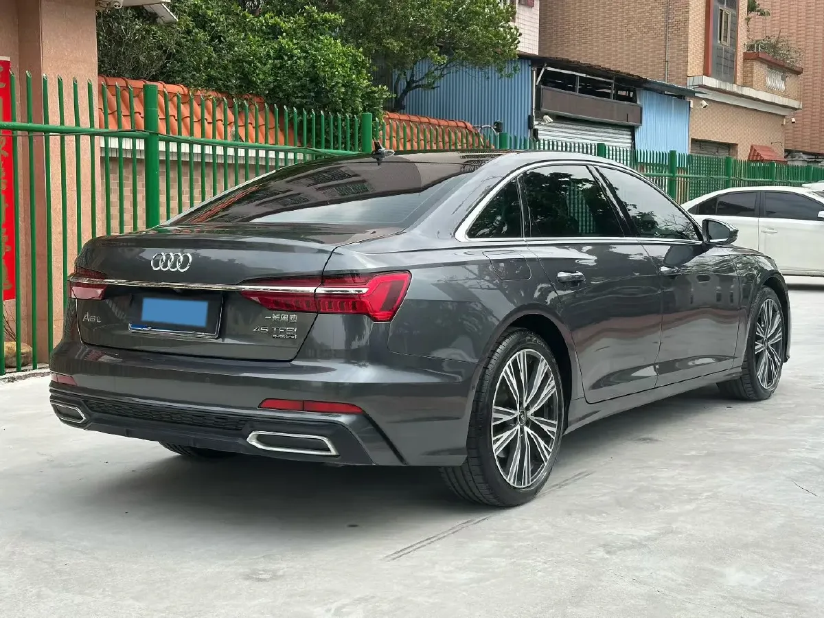 2022 Audi A6L 2.0T 224HP L4 7DCT,autocango,china used car exporter,china ev exporter,chinese used car exporter,chinese used ev exporter