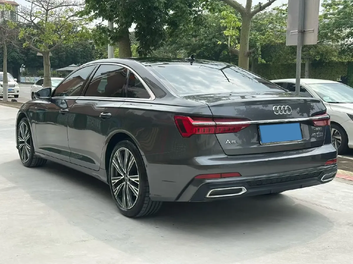 2022 Audi A6L 2.0T 224HP L4 7DCT,autocango,china used car exporter,china ev exporter,chinese used car exporter,chinese used ev exporter