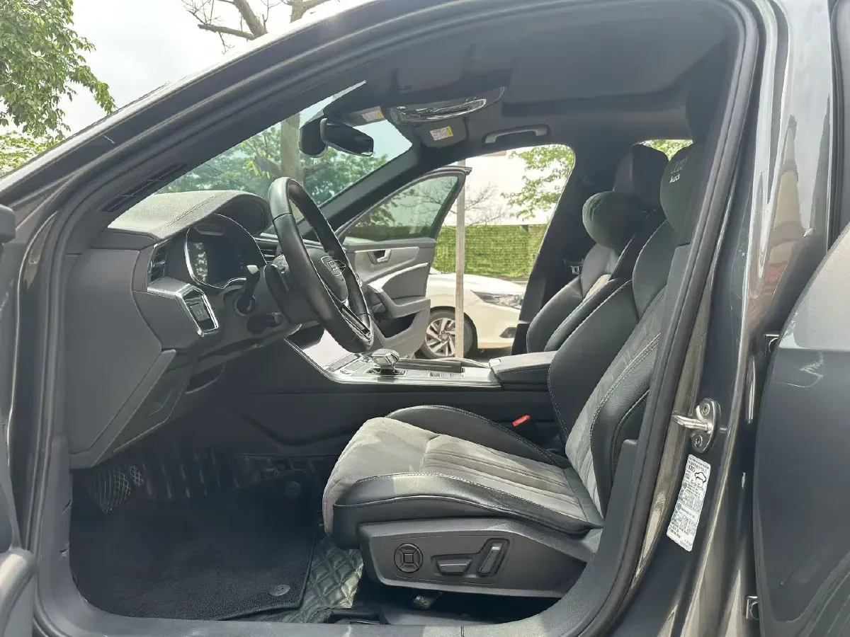 2022 Audi A6L 2.0T 224HP L4 7DCT,autocango,china used car exporter,china ev exporter,chinese used car exporter,chinese used ev exporter