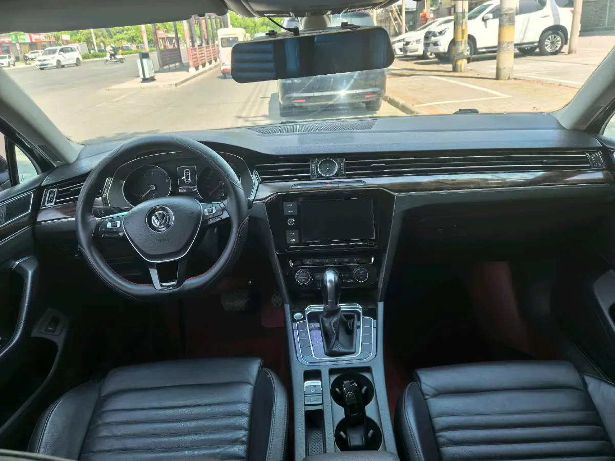 2019 Volkswagen Magotan 2.0T 186HP L4 7DCT,autocango,china used car exporter,china ev exporter,chinese used car exporter,chinese used ev exporter