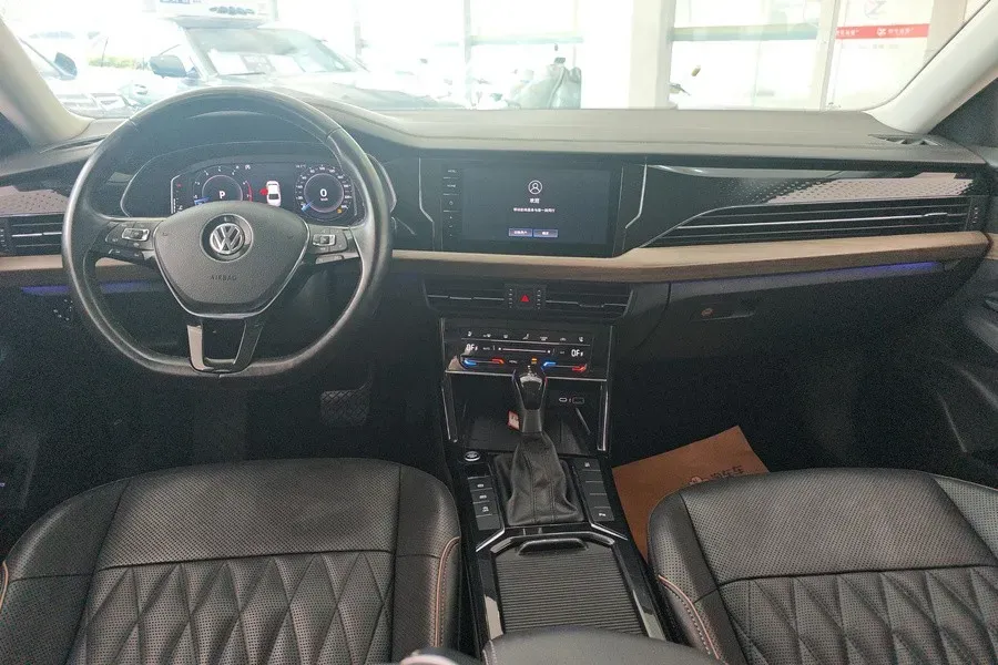 2020 Volkswagen Passat 2.0T 186HP L4 7DCT,autocango,china used car exporter,china ev exporter,chinese used car exporter,chinese used ev exporter