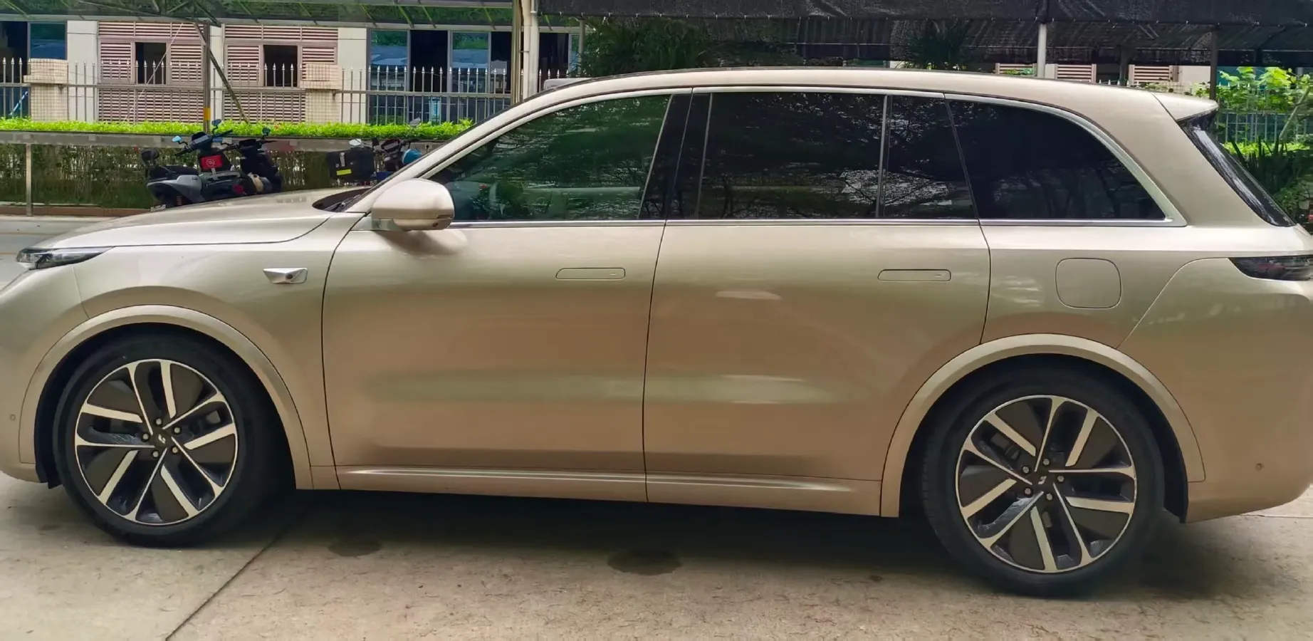 2023 Li L8 Range Extended 154HP REEV 40.9KWH,autocango,china used car exporter,china ev exporter,chinese used car exporter,chinese used ev exporter