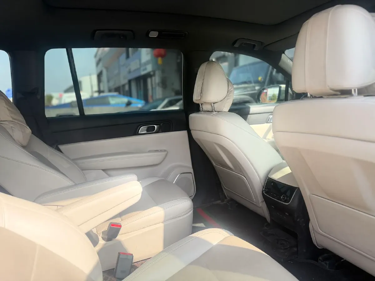 2021 Li ONE Range Extended 131HP REEV 40.5KWH,autocango,china used car exporter,china ev exporter,chinese used car exporter,chinese used ev exporter